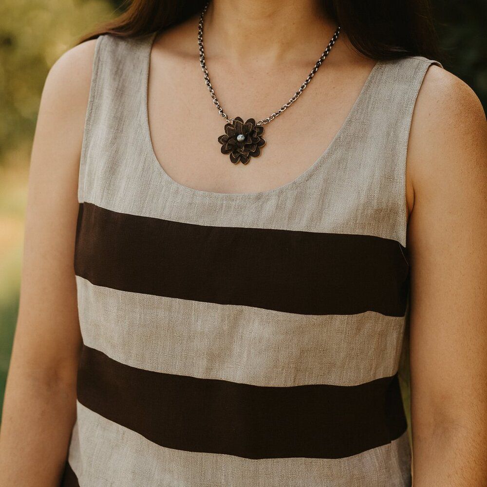 Perceptions NY Black Cream Stripe Sleeveless Blouse size 10